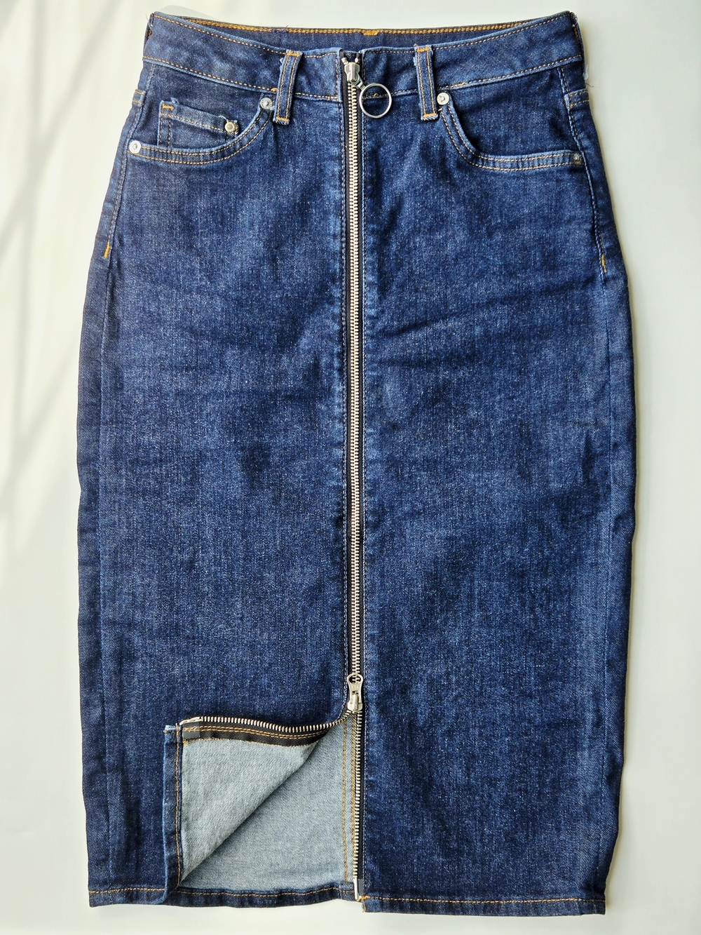 H&M Dark Wash Denim Pencil Midi Skirt Front Full Zip Stretch Size 2